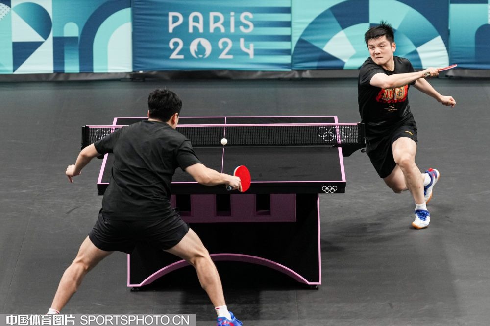 非法博彩后台：揭秘“假视讯”是如何利用录像回放与实时合成欺骗在线玩家的。（揭露非法博彩“假视讯”骗局：录像回放与实时合成如何欺骗在线玩家）